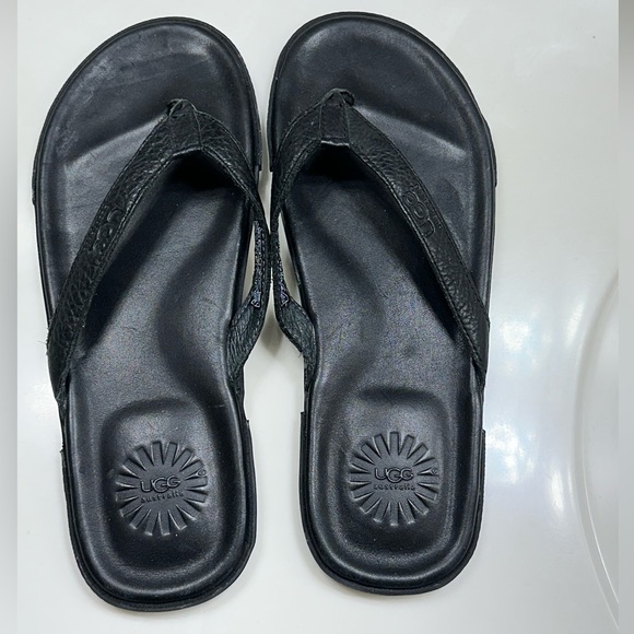 UGG Men’s Black Leather Thong Sandals Sz. 11 - Picture 2 of 8